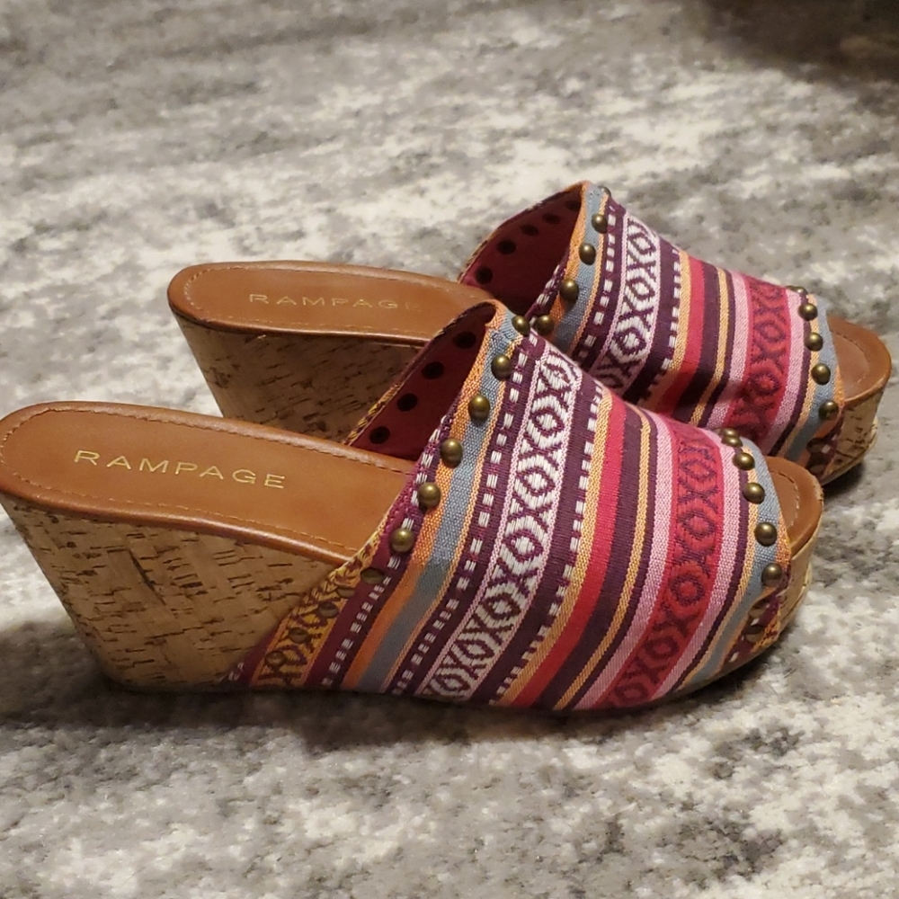 Super cute Rampage wedge sandal